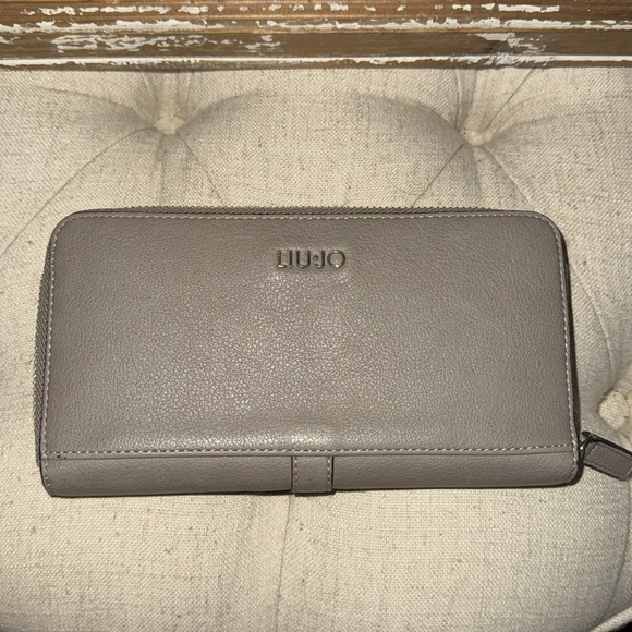 Authentic LIU JO Italian Zip Around Wallet - Picture 3 of 5